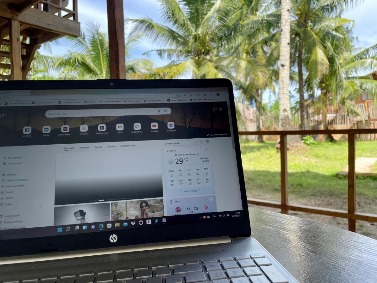 Siargao Sunflower Suites Хенерал Луна Екстериор снимка