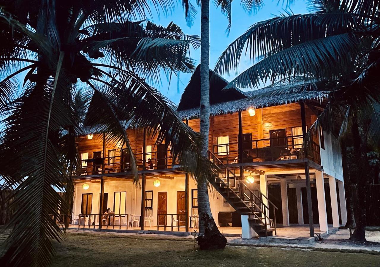 Siargao Sunflower Suites Хенерал Луна Екстериор снимка