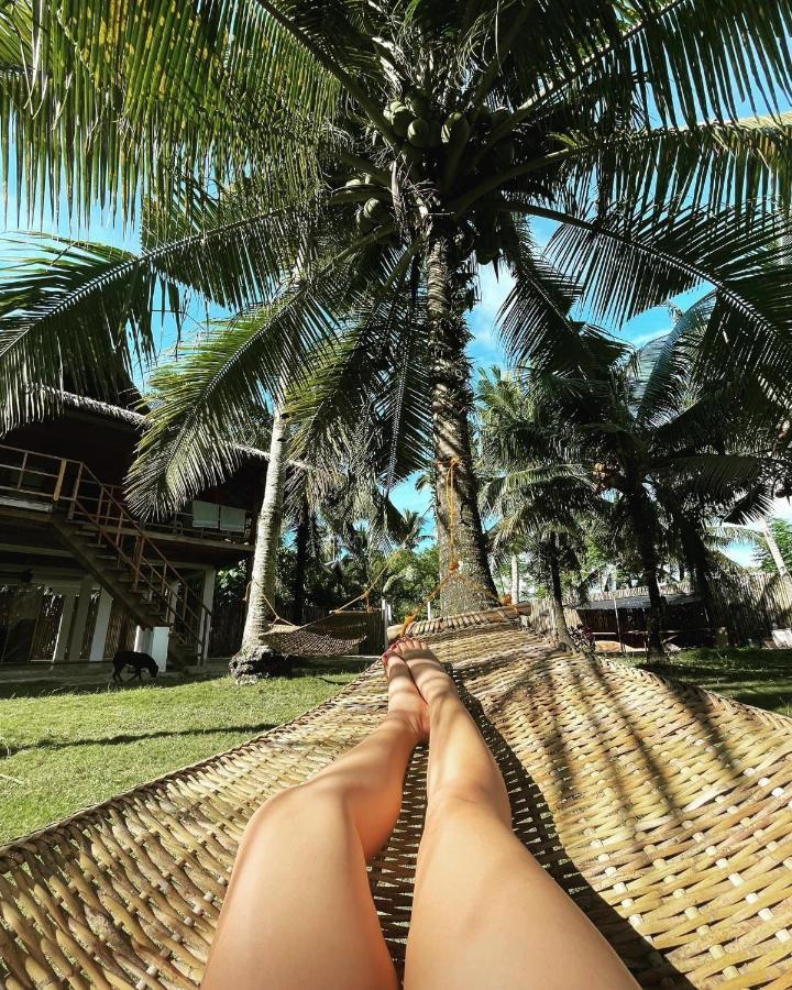 Siargao Sunflower Suites Хенерал Луна Екстериор снимка