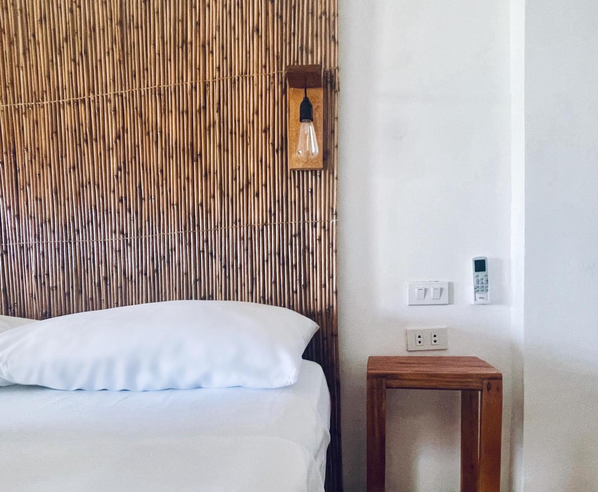Siargao Sunflower Suites Хенерал Луна Екстериор снимка