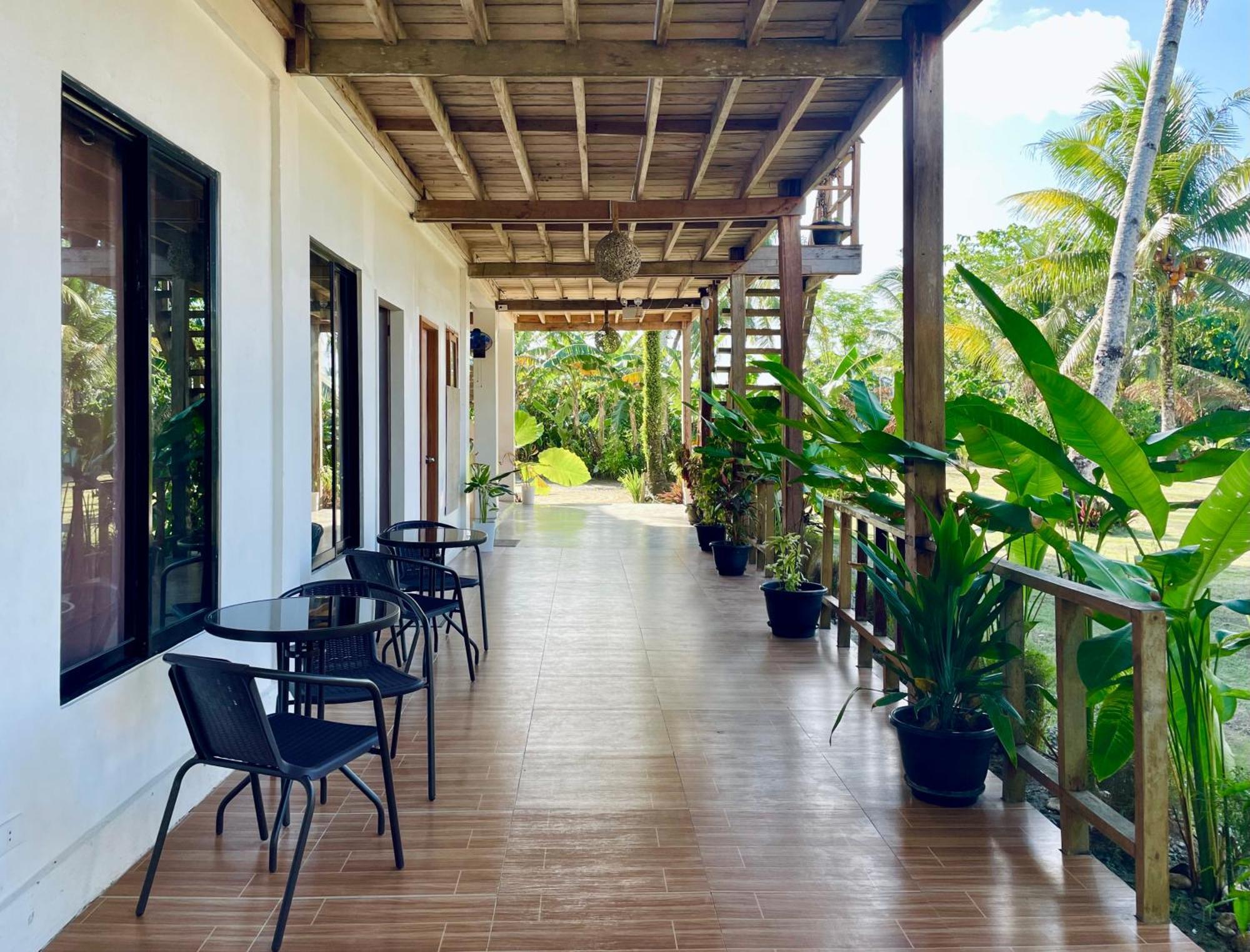 Siargao Sunflower Suites Хенерал Луна Екстериор снимка
