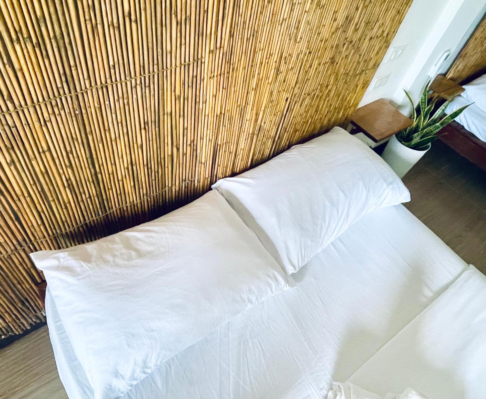 Siargao Sunflower Suites Хенерал Луна Екстериор снимка