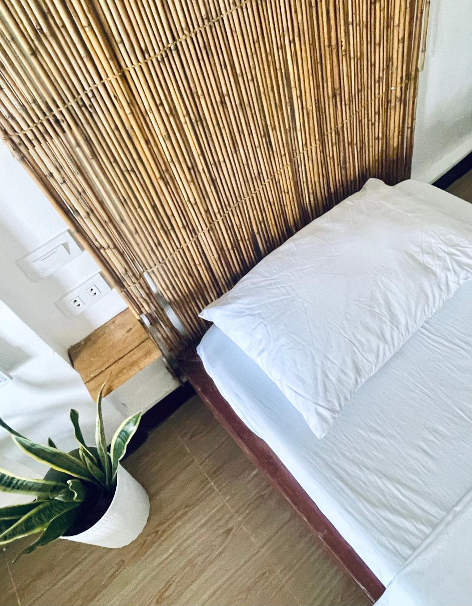 Siargao Sunflower Suites Хенерал Луна Екстериор снимка