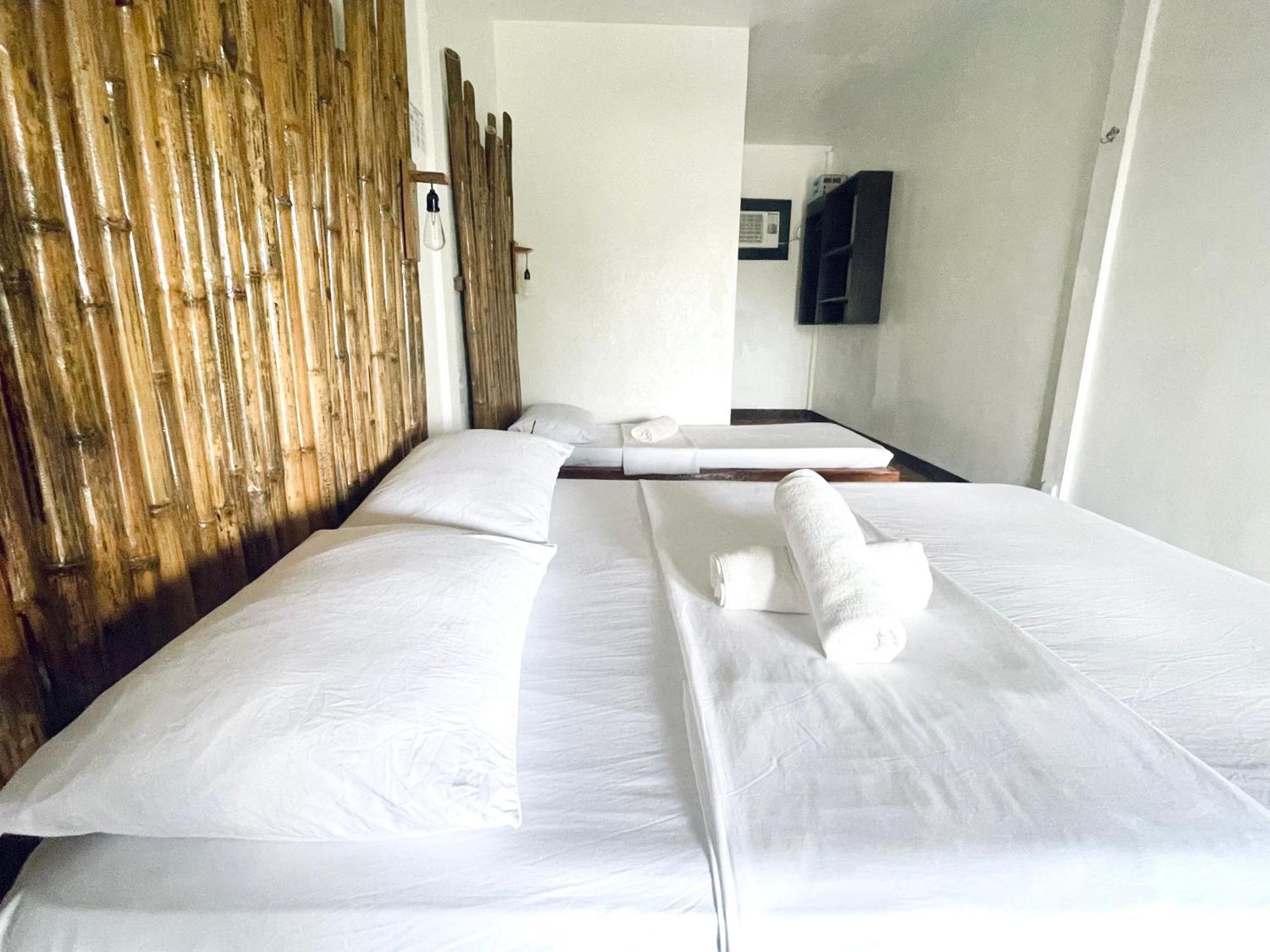 Siargao Sunflower Suites Хенерал Луна Екстериор снимка