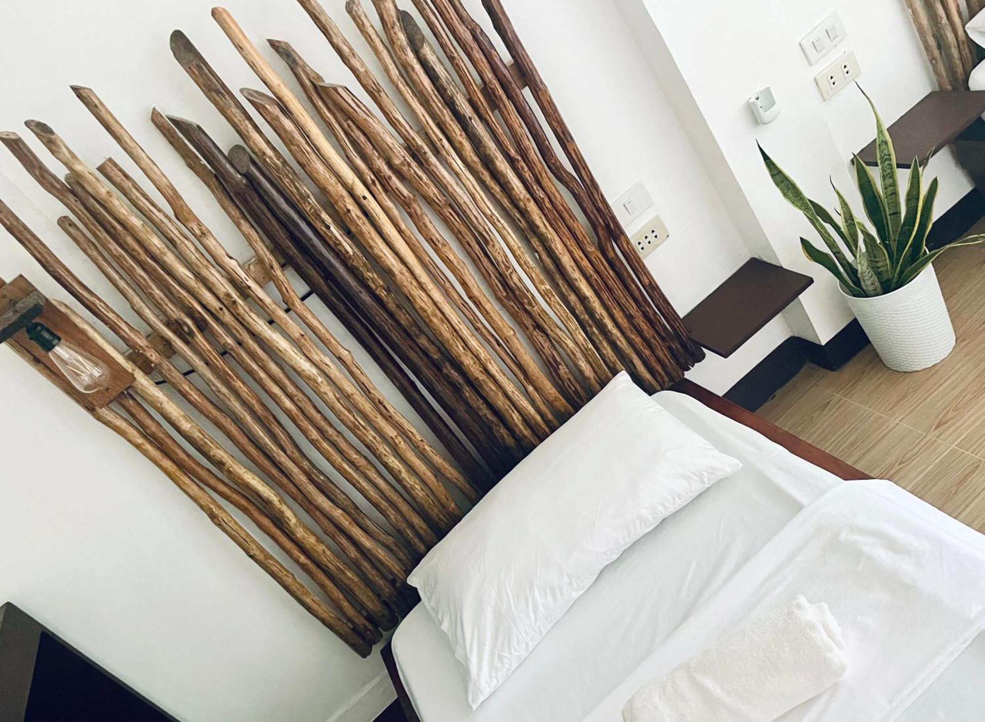 Siargao Sunflower Suites Хенерал Луна Екстериор снимка