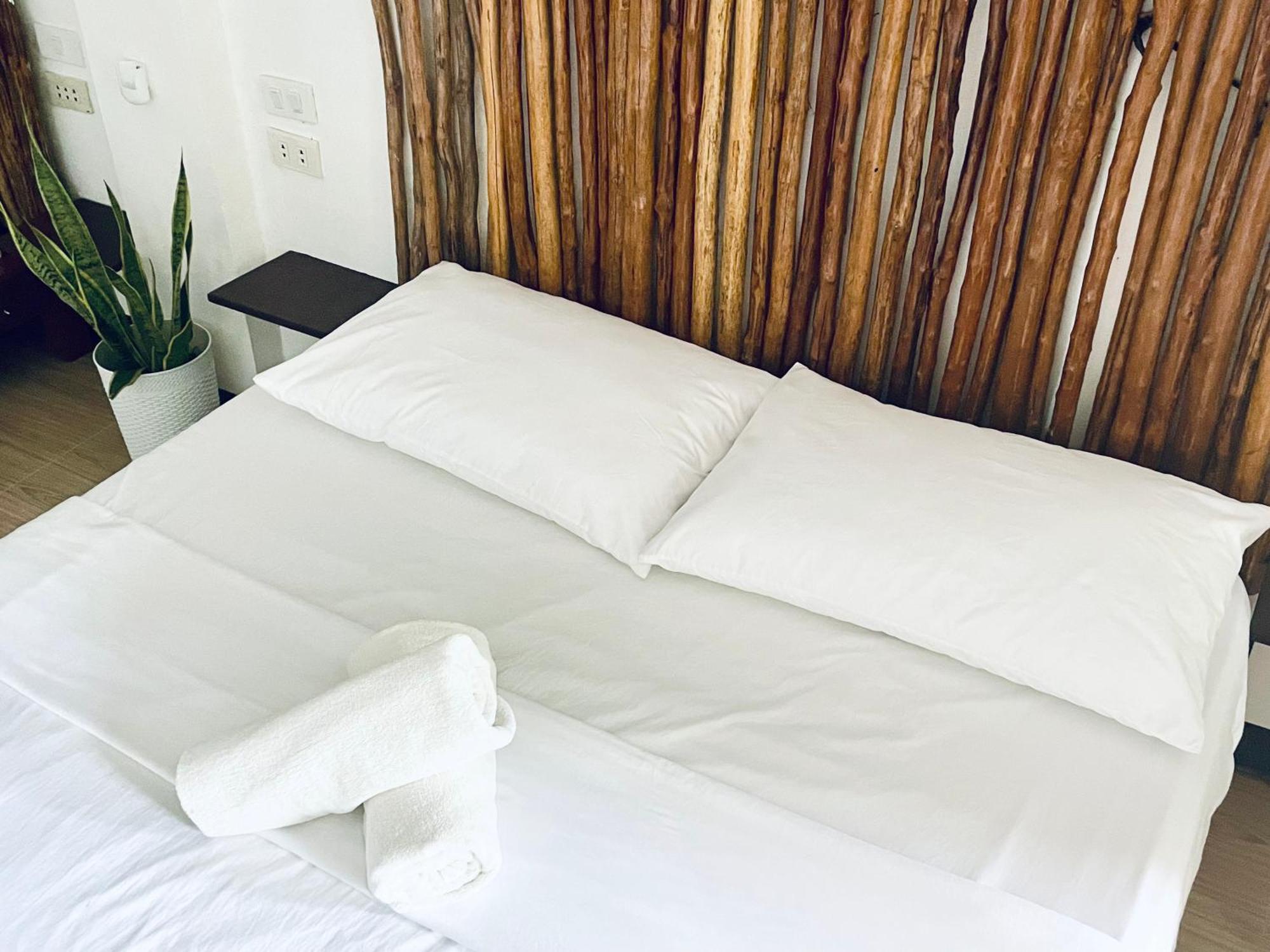Siargao Sunflower Suites Хенерал Луна Екстериор снимка