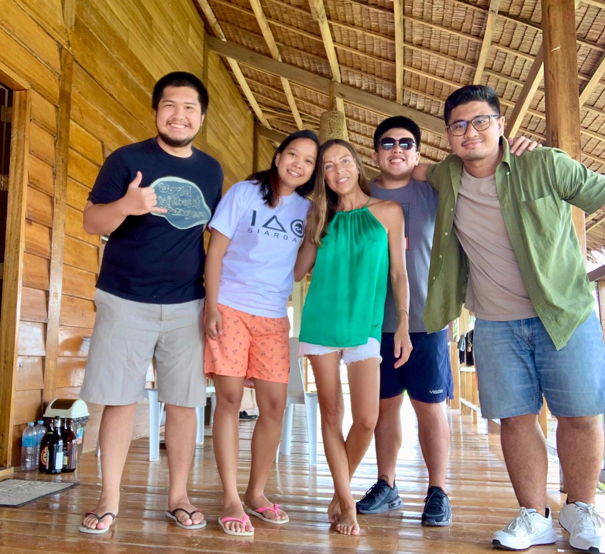 Siargao Sunflower Suites Хенерал Луна Екстериор снимка