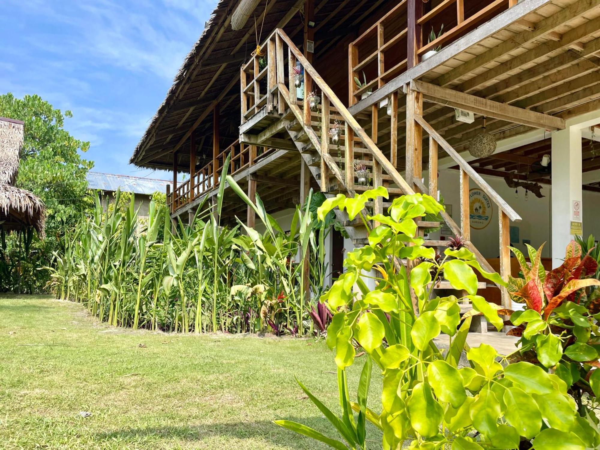 Siargao Sunflower Suites Хенерал Луна Екстериор снимка