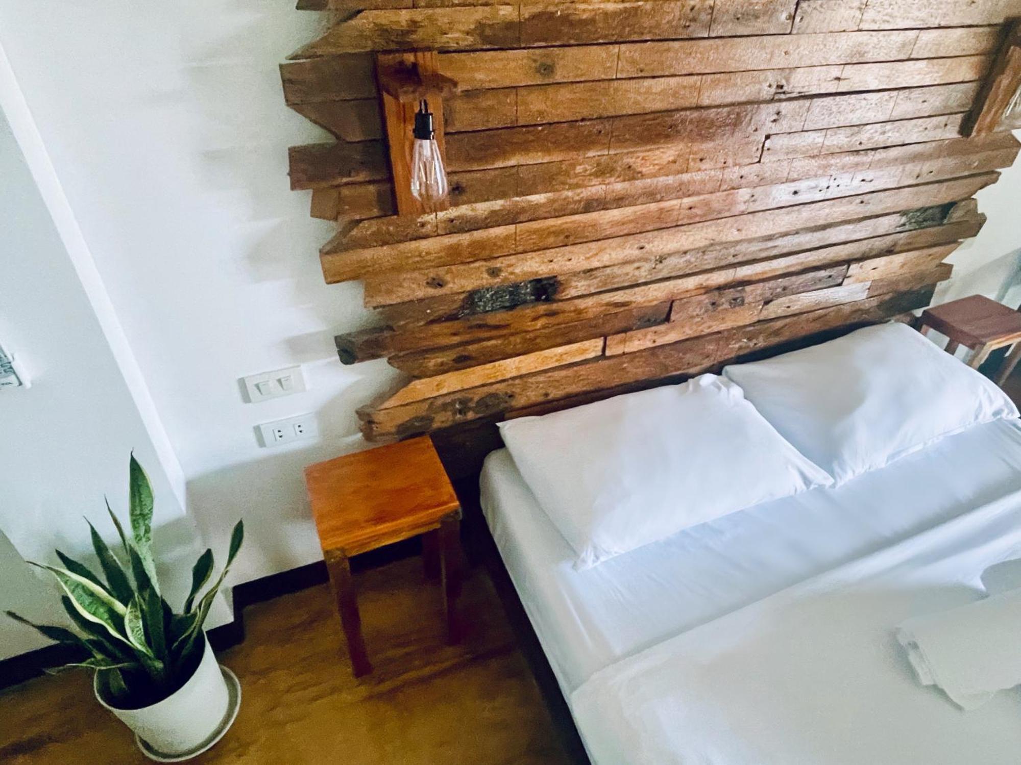Siargao Sunflower Suites Хенерал Луна Екстериор снимка