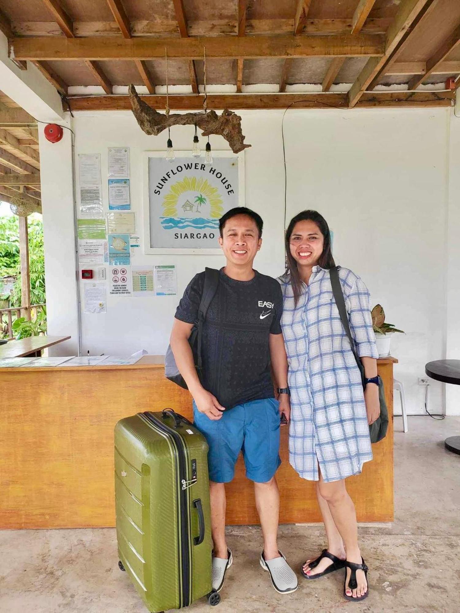 Siargao Sunflower Suites Хенерал Луна Екстериор снимка