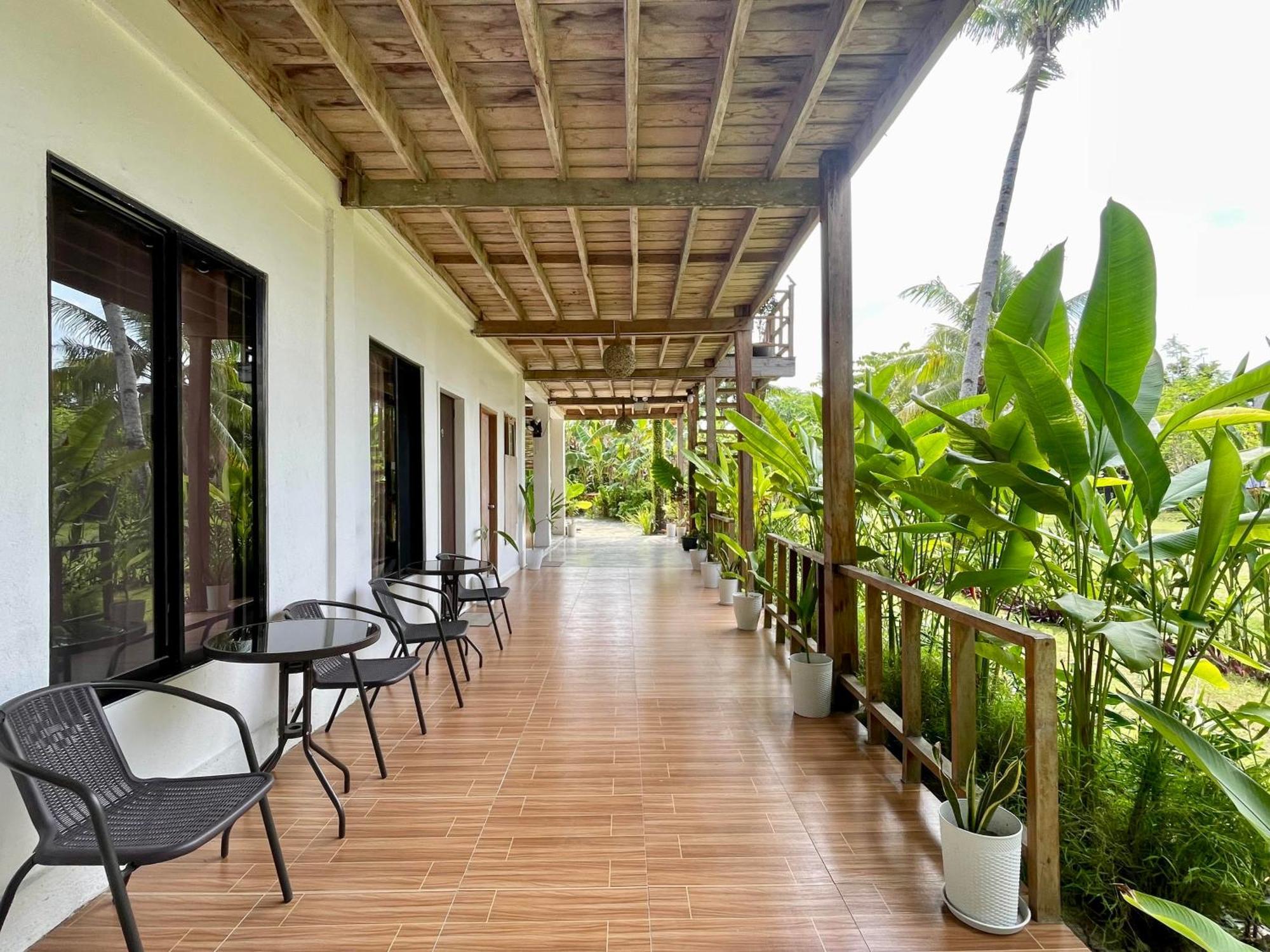 Siargao Sunflower Suites Хенерал Луна Екстериор снимка