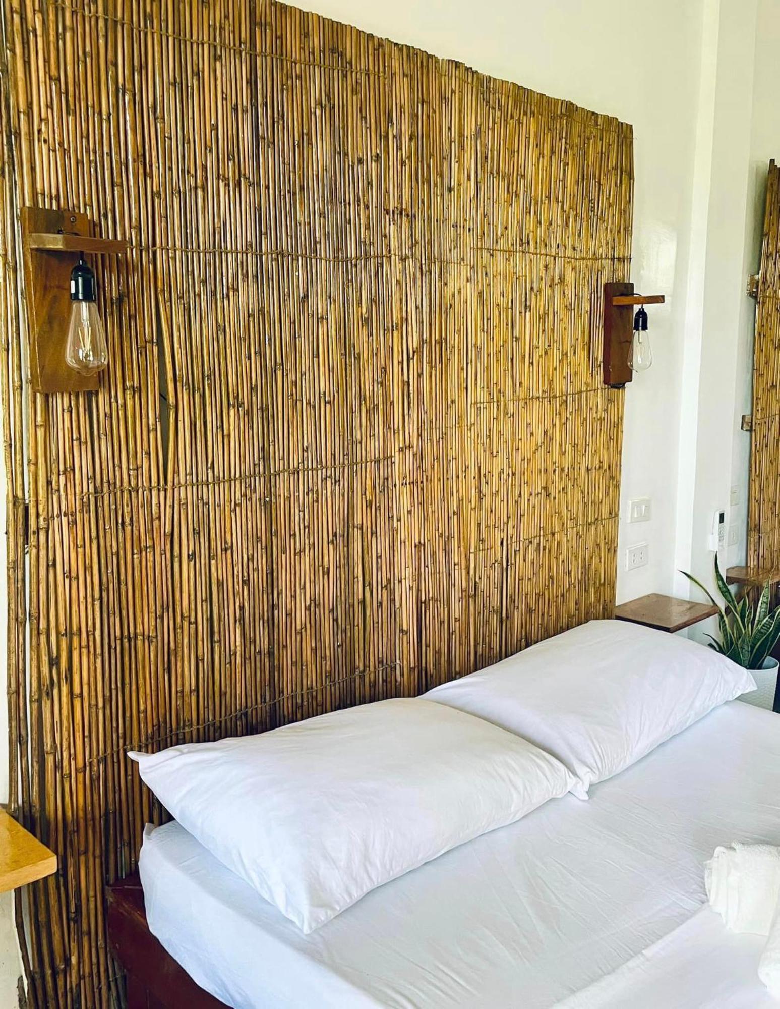 Siargao Sunflower Suites Хенерал Луна Екстериор снимка