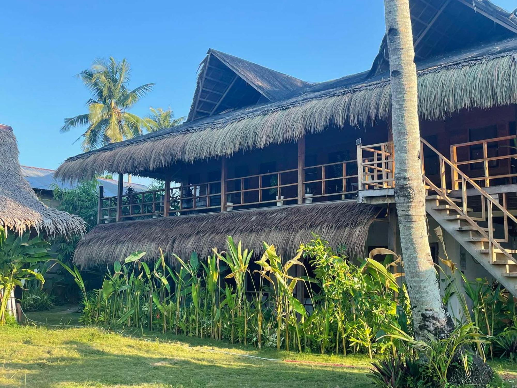 Siargao Sunflower Suites Хенерал Луна Екстериор снимка