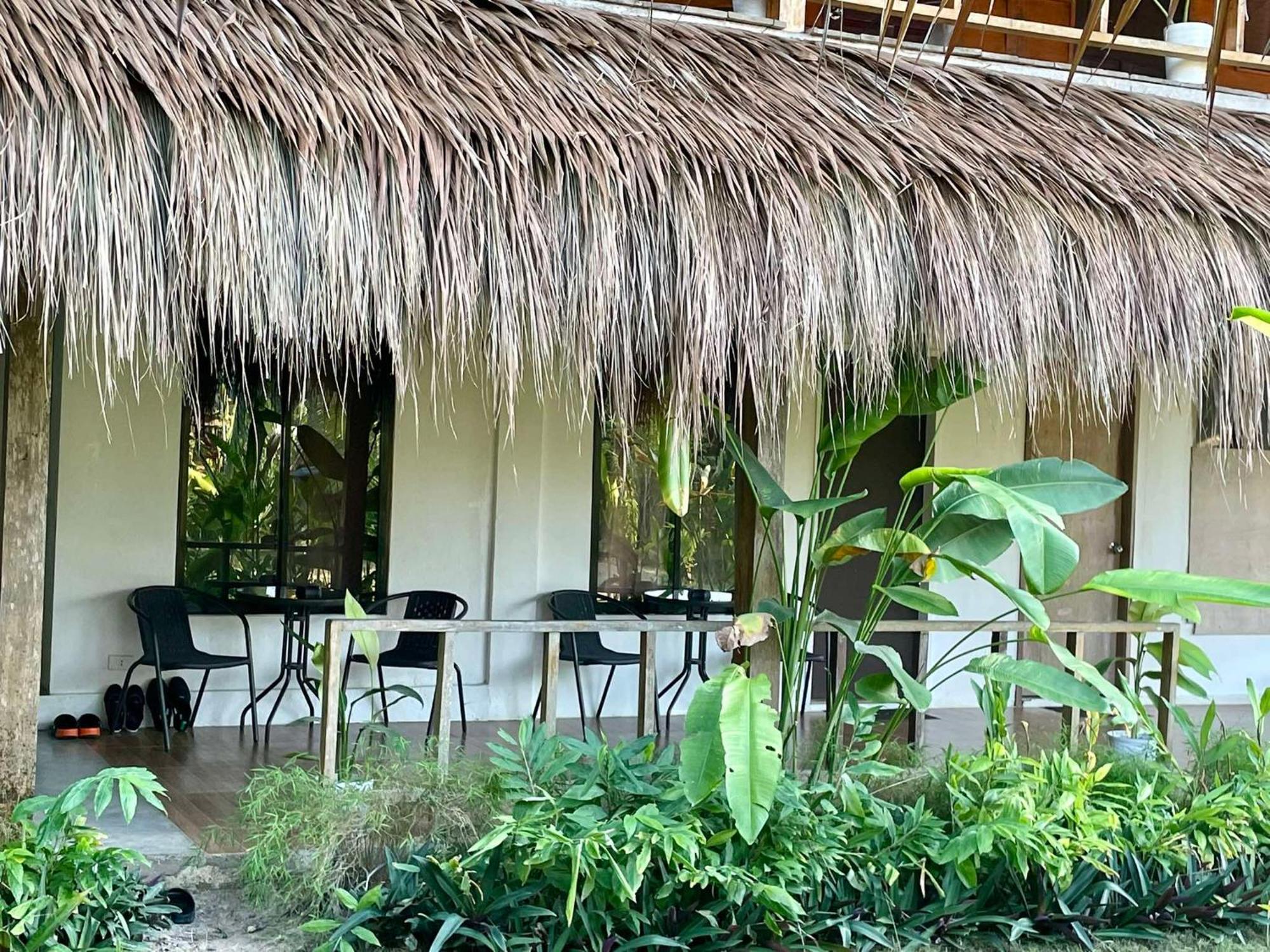Siargao Sunflower Suites Хенерал Луна Екстериор снимка